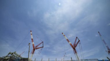 Tokyo 'da yapım aşamasındaki vincin zaman çizelgesi. Yüksek kalite 4K görüntü. Koto bölgesi Shinonome Tokyo 06.30. 2025 Tokyo 'nun merkezidir.. 