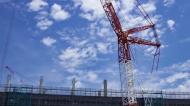 Tokyo 'da yapım aşamasındaki vincin zaman çizelgesi. Yüksek kalite 4K görüntü. Koto bölgesi Shinonome Tokyo 06.30. 2025 Tokyo 'nun merkezidir.. 