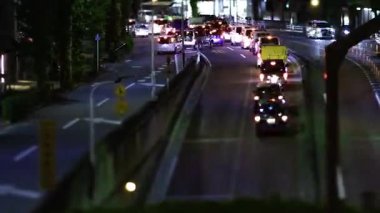 Tokyo şehir merkezindeki caddede gece trafiği sıkışıklığı. Yüksek kalite 4K görüntü. Kita bölgesi Ouji Tokyo Japonya 11.17.2025 Tokyo şehir merkezi..