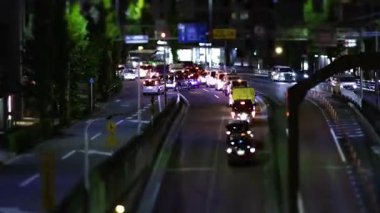 Tokyo şehir merkezindeki caddede gece trafiği sıkışıklığı. Yüksek kalite 4K görüntü. Kita bölgesi Ouji Tokyo Japonya 11.17.2025 Tokyo şehir merkezi..
