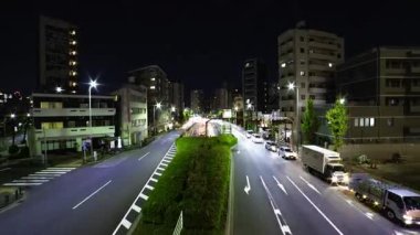 Tokyo şehir merkezindeki caddede gece trafiği sıkışıklığı. Yüksek kalite 4K görüntü. Kita bölgesi Ouji Tokyo Japonya 11.17.2025 Tokyo şehir merkezi..
