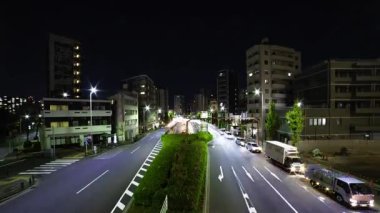 Tokyo şehir merkezindeki caddede gece trafiği sıkışıklığı. Yüksek kalite 4K görüntü. Kita bölgesi Ouji Tokyo Japonya 11.17.2025 Tokyo şehir merkezi..