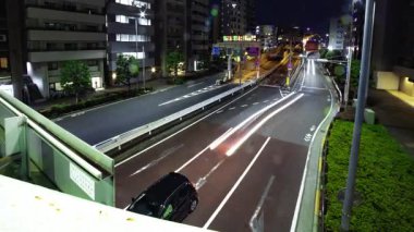 Tokyo ekspres yolunun yakınında bir trafik sıkışıklığı gecesi. Yüksek kalite 4K görüntü. Kita bölgesi Ouji Tokyo Japonya 11.17.2025 Tokyo şehir merkezi..