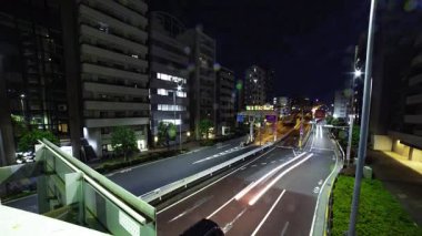 Tokyo ekspres yolunun yakınında bir trafik sıkışıklığı gecesi. Yüksek kalite 4K görüntü. Kita bölgesi Ouji Tokyo Japonya 11.17.2025 Tokyo şehir merkezi..