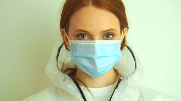 Woman put on the hazmat and mask for going to outside in shop — Stock Video