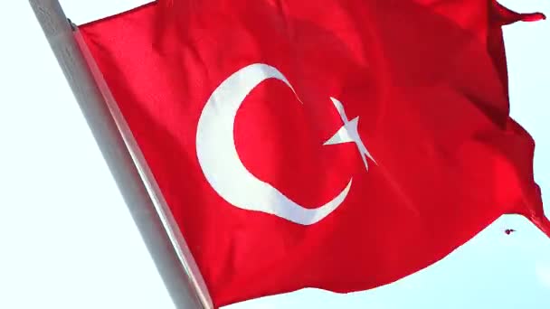 Luchtfoto van Istanbul Bosporus en Turkse vlag — Stockvideo