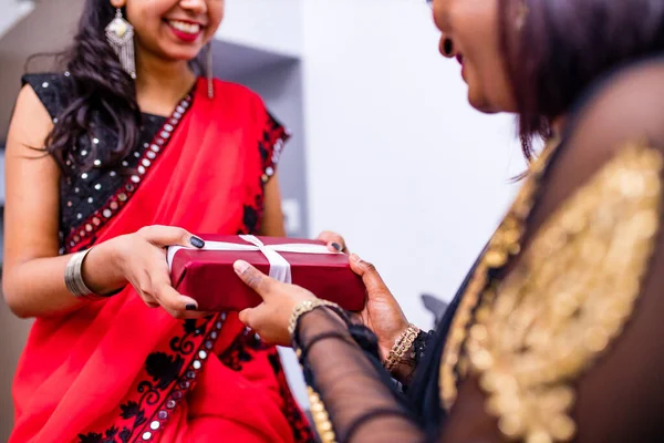 Portrait of beautiful young Indian woman in traditional sari greeting on Diwali festival adiknya — Stok Foto