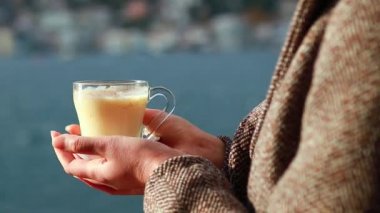 Masala çayı önde, bosphorus körfezi arkada.