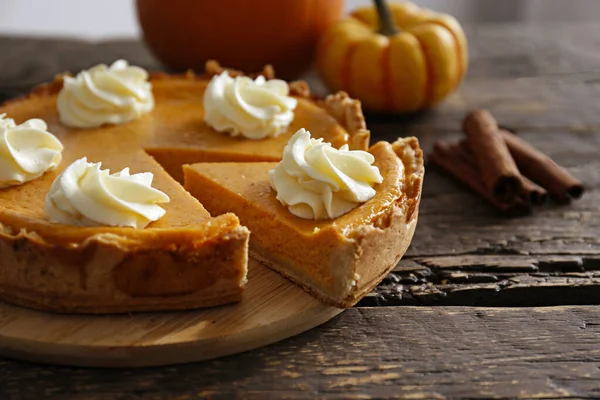 Traditional Thanksgiving Food Wooden Table Orange Delicious Homemade Pumpkin Pie — Stock Photo, Image