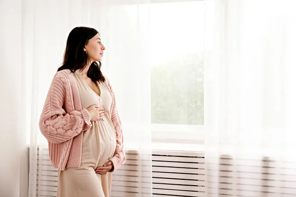 Ung Vacker Kvinna Andra Trimestern Graviditeten Närbild Gravid Kvinna Rosa — Stockfoto