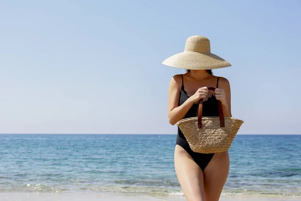 Mujer Hermosa Joven Con Traje Baño Una Sola Pieza Sombrero — Foto de Stock