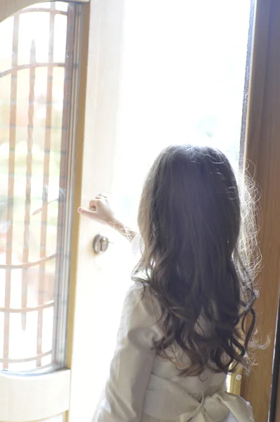 Маленькая принцесса с открытой дверью Стоковое Фото