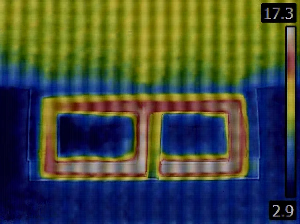 Fenêtre du sous-sol infrarouge — Photo
