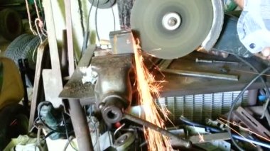 Metal taşlama elektrikli el aleti