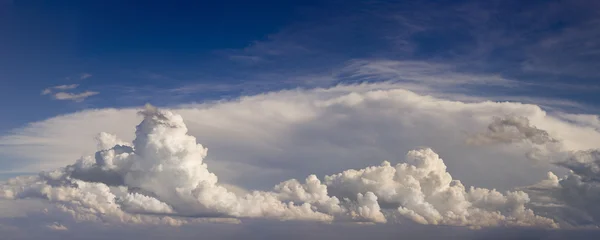 Panoramisch Cloudscape achtergrond — Stockfoto