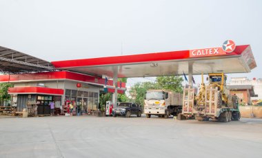Sukhothai, Tayland - 30 Mart: Caltex yağ 30,2013 içinde Sukhothai Eyaleti, Tayland Mart'ta istasyonu. 24 saat hizmet vermek hazır.