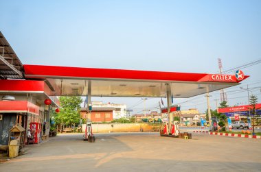 Sukhothai, Tayland - 30 Mart: Caltex yağ 30,2013 içinde Sukhothai Eyaleti, Tayland Mart'ta istasyonu. 24 saat hizmet vermek hazır.