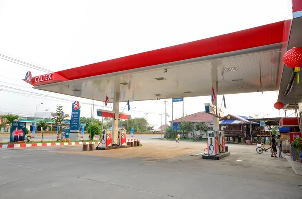 Sukhothai, Thailand - 30 maart: Caltex olie station op maart 30,2013 in provincie van Sukhothai, Thailand. Klaar om 24 uur per dag. — Stockfoto