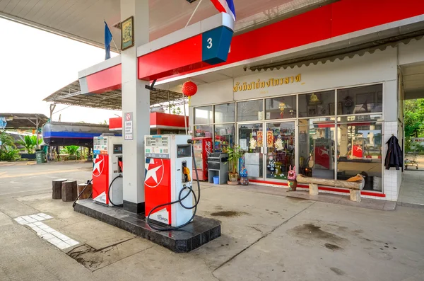 Sukhothai,THAILAND - March 30: Caltex Oil station on March 30,2013 in Sukhothai province, Thailand. Ready to service 24 hour. — Stock Photo, Image