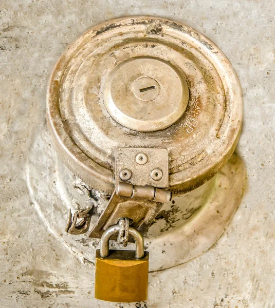 Old valve connect of gas tank locked by padlock — Stock Photo, Image