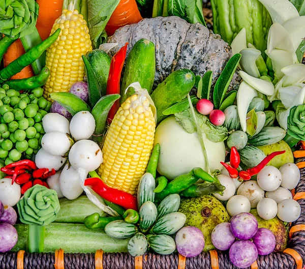 Colorful of vegetables in bamboo basket — Stock Photo, Image