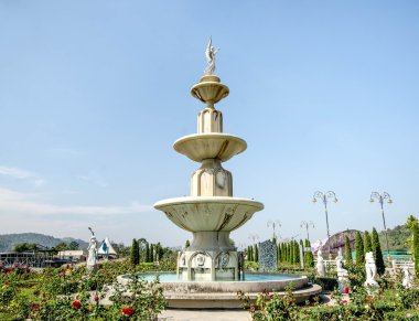 Bahçedeki eski çeşme