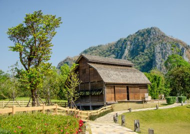 Gruptaki eski ahşap değirmen
