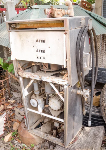老汽油泵 — 图库照片