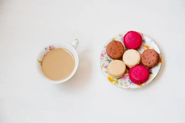 Macaroons and coffee — Stock Photo, Image