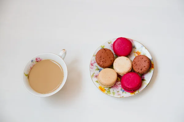 Macaroons and coffee — Stock Photo, Image