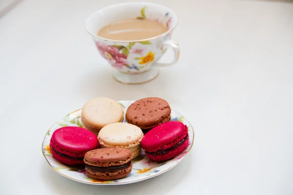 Macaroons and coffee — Stock Photo, Image