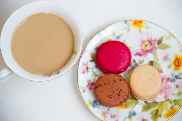 Macaroons and coffee — Stock Photo, Image