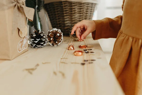 Kerstadventskalender Voor Kinderen Miniatuur Poppenspeelgoed Cadeaus Van Adventskalender Dozen Milieuvriendelijke — Stockfoto