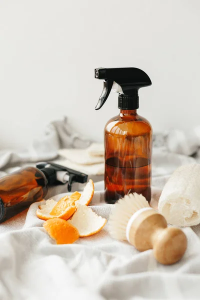 Sıfır atık ev temizleyicisi, portakal kabuğu, sirke, her türlü temizlik için..