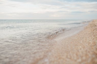 Tarafsız deniz arka planında dalgalar.