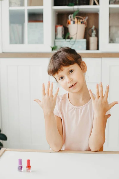 Girl show nails with nail polish — Stock Photo, Image
