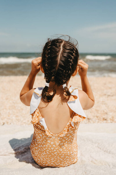 Six year girl in yellow swimsuit on the beach — Stock Photo, Image