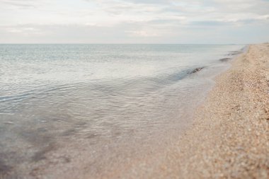 Tarafsız deniz arka planında dalgalar.