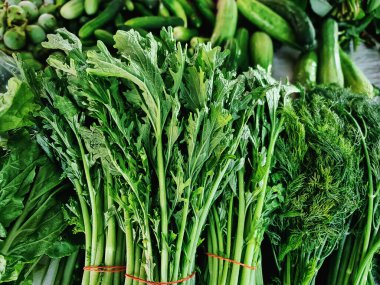 Market Stall 'da Satılık Yeşil Sebze Yığını