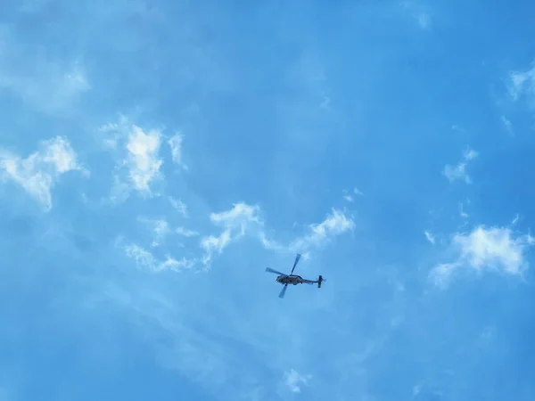 Vue Faible Angle Hélicoptère Flou Contre Ciel — Photo