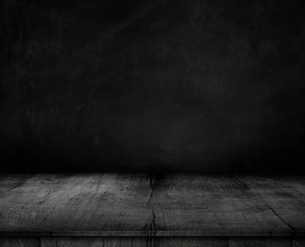 製品のモンタージュの暗い部屋の背景に黒い壁に木製のテーブル 3Dイラスト — ストック写真