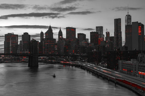 Luzes vermelhas da cidade de Nova York em preto e branco Fotos De Bancos De Imagens