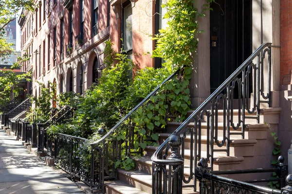 Edifícios Históricos Brownstone Dia Ensolarado Verão Bairro Gramercy Park Manhattan — Fotografia de Stock