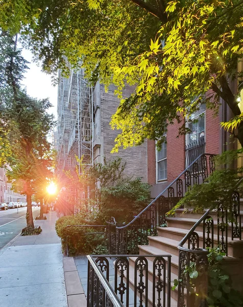 New York City Sunlight Shines Buildings Quiet Street Greenwich Village — Stock Photo, Image