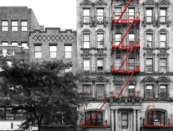 Red Fire Escape Exterior Old Building Black White Manhattan New — Stock Photo, Image