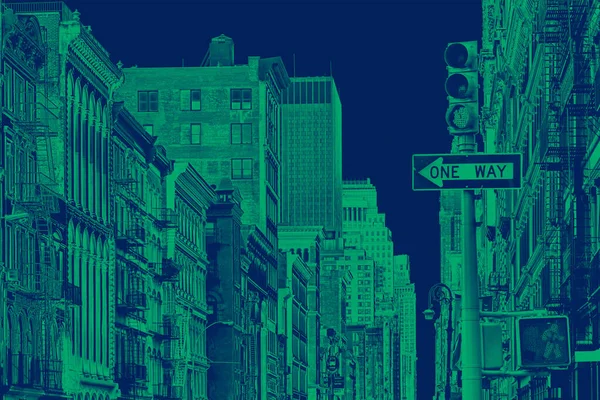 活気のある緑と青のデュオトーンの色効果を持つニューヨーク市のSohoの建物 — ストック写真
