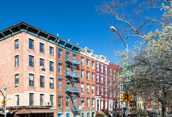 Utca Sugárút Sarkán Egy Napos Tavaszi Napon Manhattan East Village — Stock Fotó