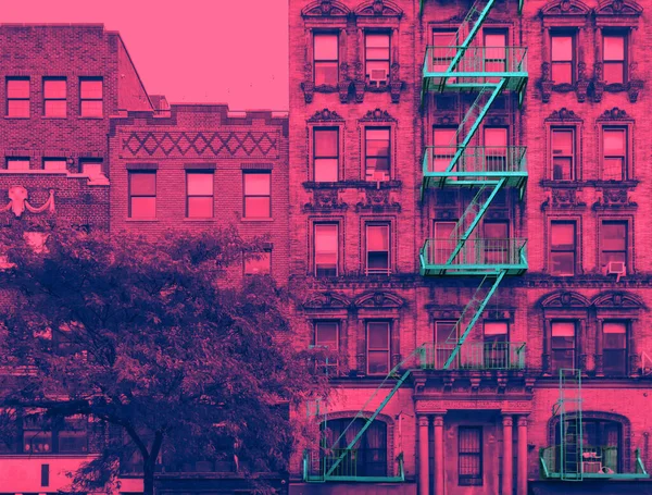 Nowy Jork Budynek Wyjściem Przeciwpożarowym Kolorze Różowym Niebieskim Żywy Efekt Obrazy Stockowe bez tantiem