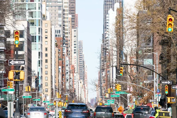 Rušná Pouliční Scéna East Village New York City Dopravou Křižovatkách — Stock fotografie