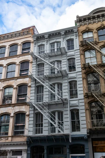 Ventanas Edificios Apartamentos Antiguos Soho Nueva York — Foto de Stock
